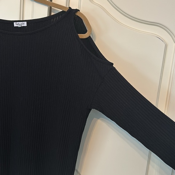 Splendid Black Cold Shoulder Shirt Women’s Large - Picture 3 of 5